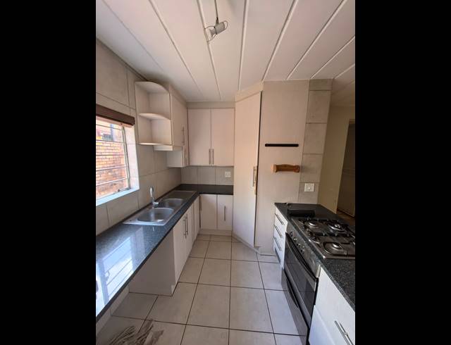 3 BEDROOM SECTIONAL TITLE FOR SALE IN WELTEVREDEN PARK